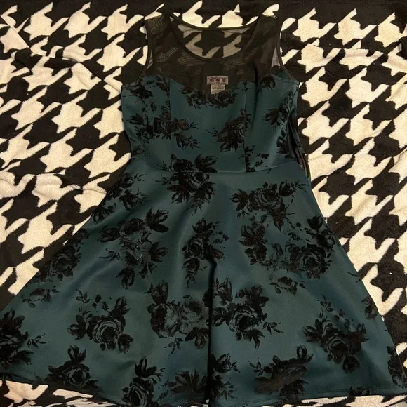 Trixxi Dresses | Dark Green Floral Dress | Color: Green | Size: L | Michaelaew3's Closet